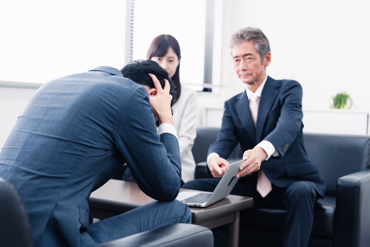 不倫慰謝料で訴えられたら弁護士へご相談を解説するイメージ写真